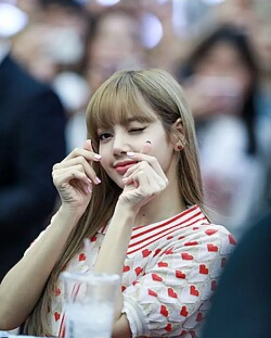 Potret di balik layar Lisa (BLACKPINK)