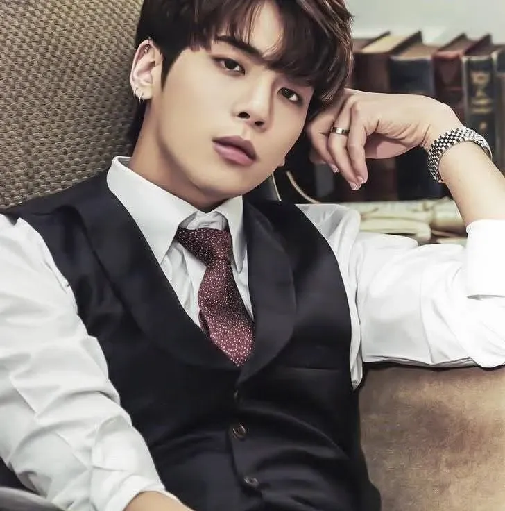 Recent activity shot of Jonghyun (SHINee)