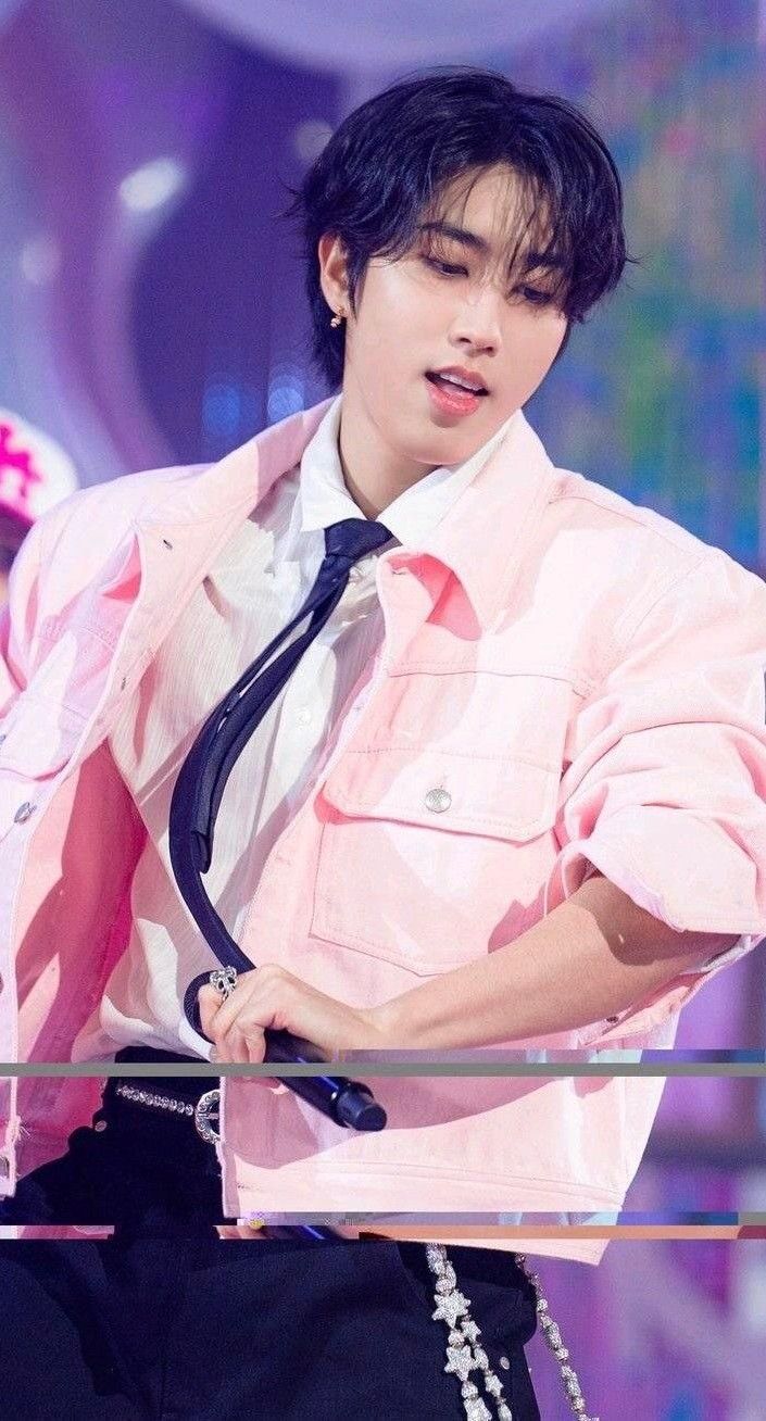 A heartfelt wallpaper shared by 한 (Stray Kids)'s fans