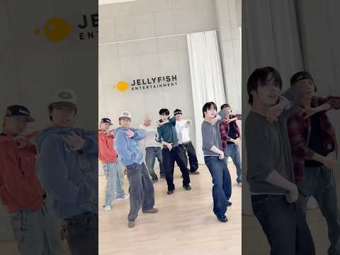 Latest photo of VERIVERY