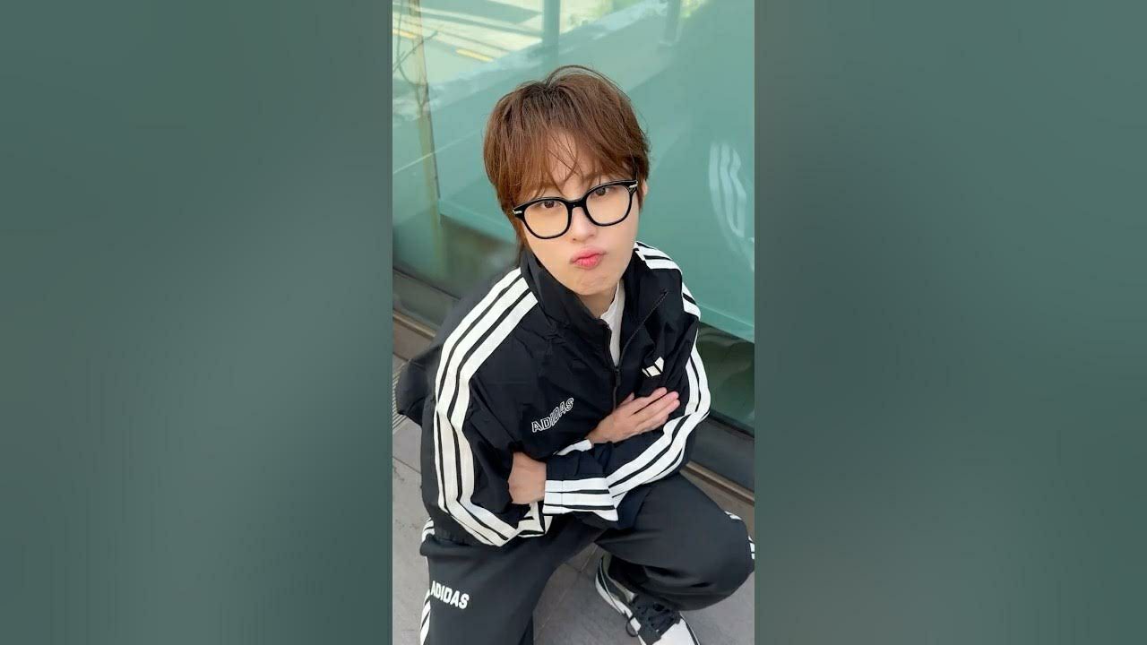 A moment captured by Ha Sungwoon's fan