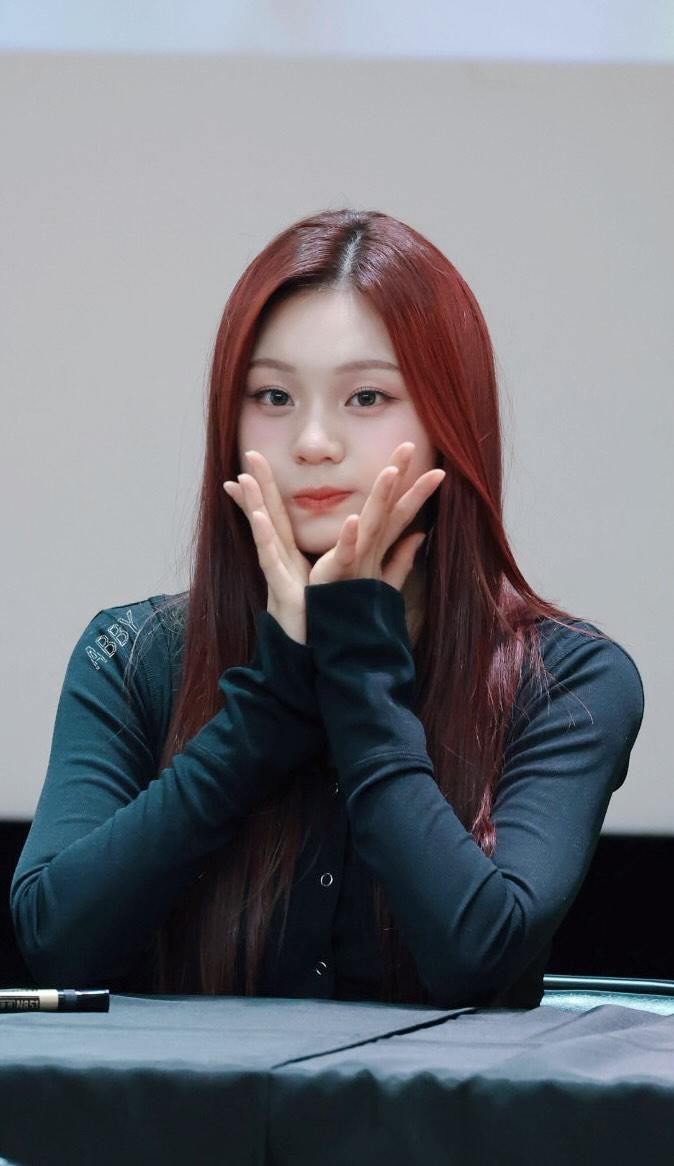 VIVIZ粉絲親手製作的特別桌布