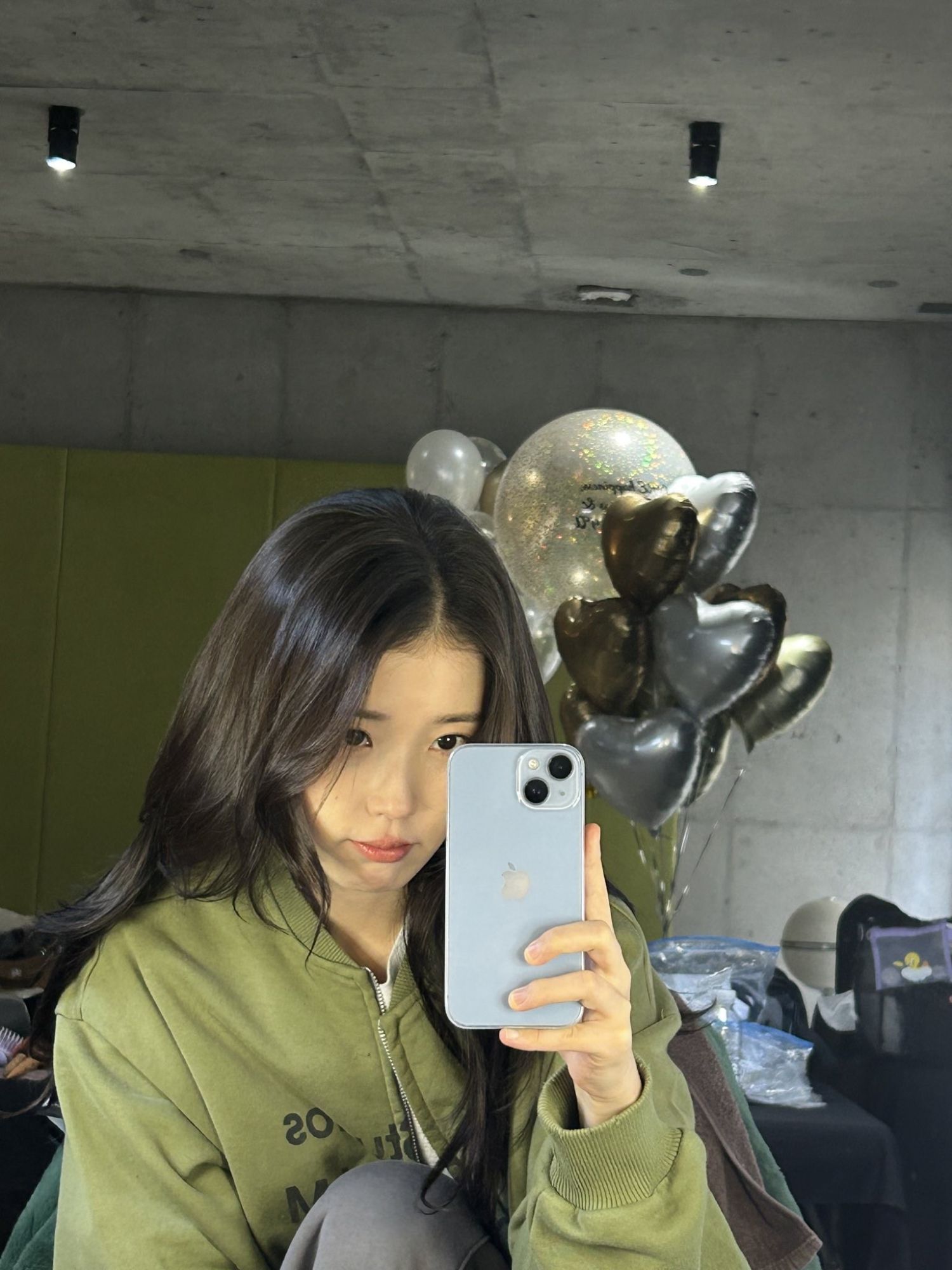 Behind-the-scenes cut of IU