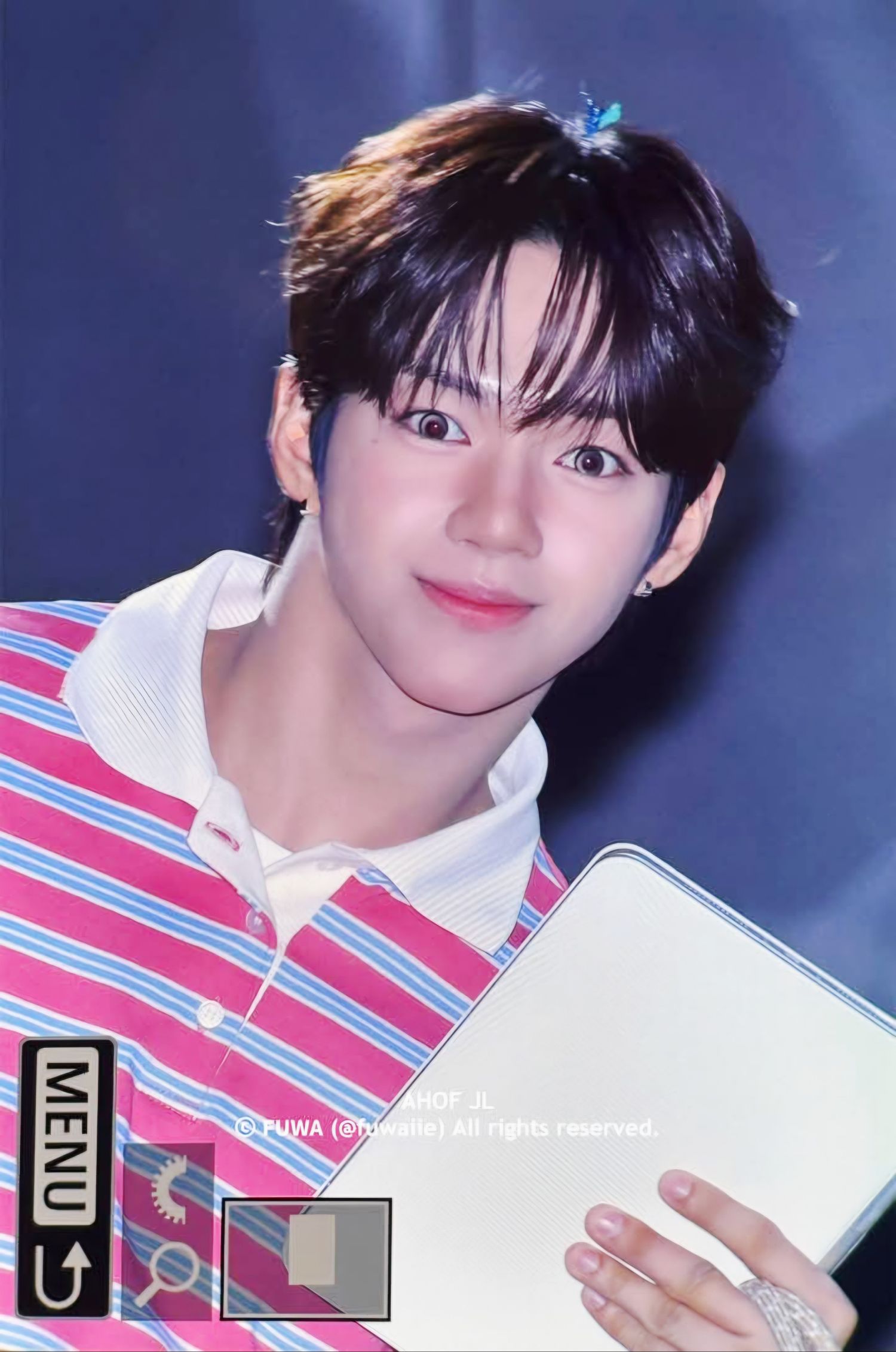 A moment captured by JL (AHOF)'s fan