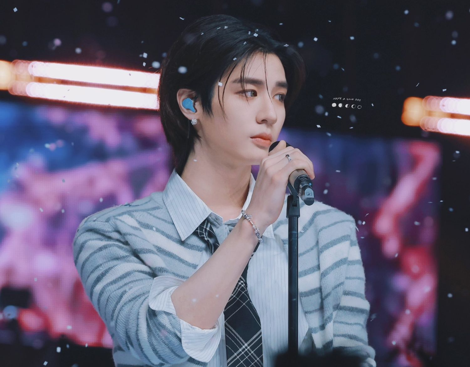 이한 (BOYNEXTDOOR)의 비하인드 컷