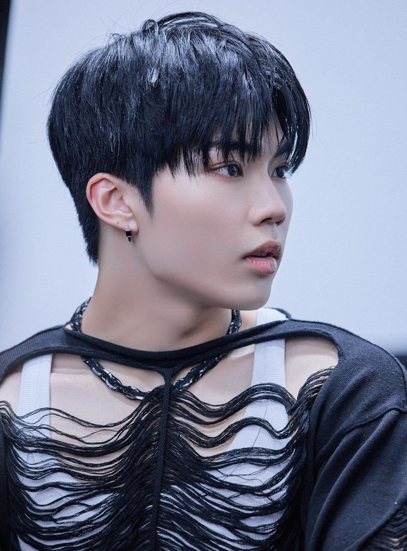 Behind-the-scenes cut of Park Gunwook (ZEROBASEONE)