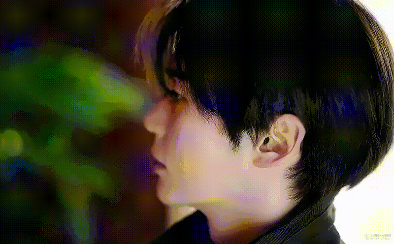 Recent activity shot of Sung Hanbin (ZEROBASEONE)