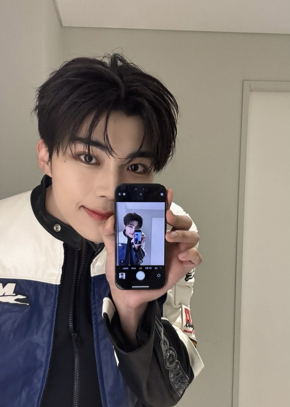 Recent activity shot of Park Gunwook (ZEROBASEONE)