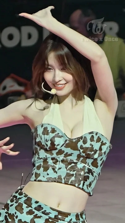 모모 (TWICE) 최근 활동샷