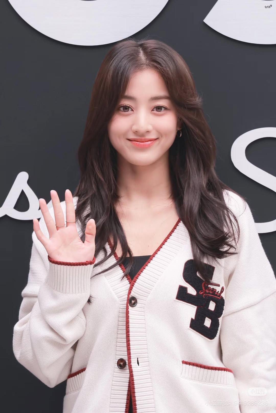 Recent activity shot of Jihyo (TWICE)