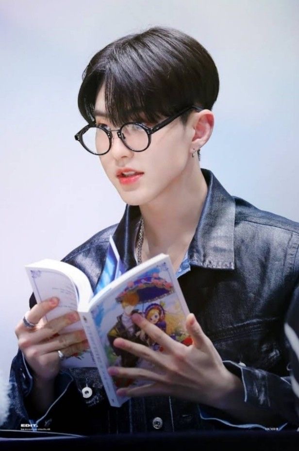 Foto aktivitas terbaru Hoshi (SEVENTEEN)