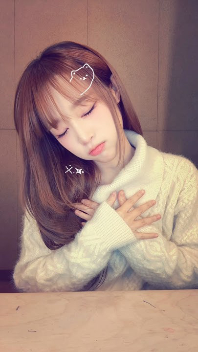 최예나의 비하인드 컷