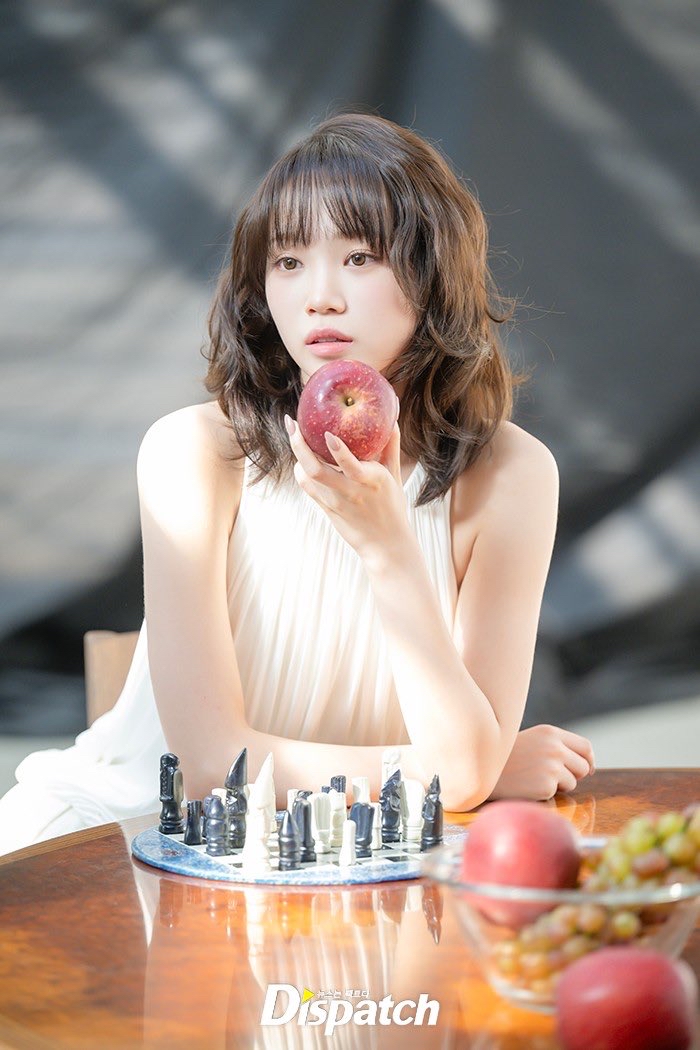 Behind-the-scenes cut of Kim Chaewon (LE SSERAFIM)