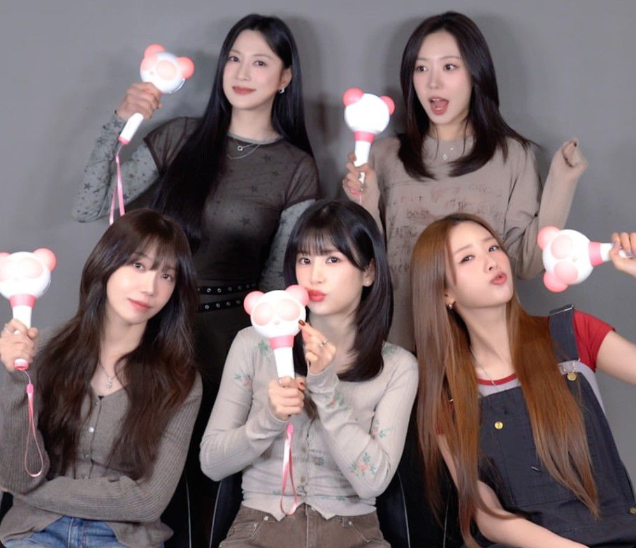 Recent activity shot of Apink