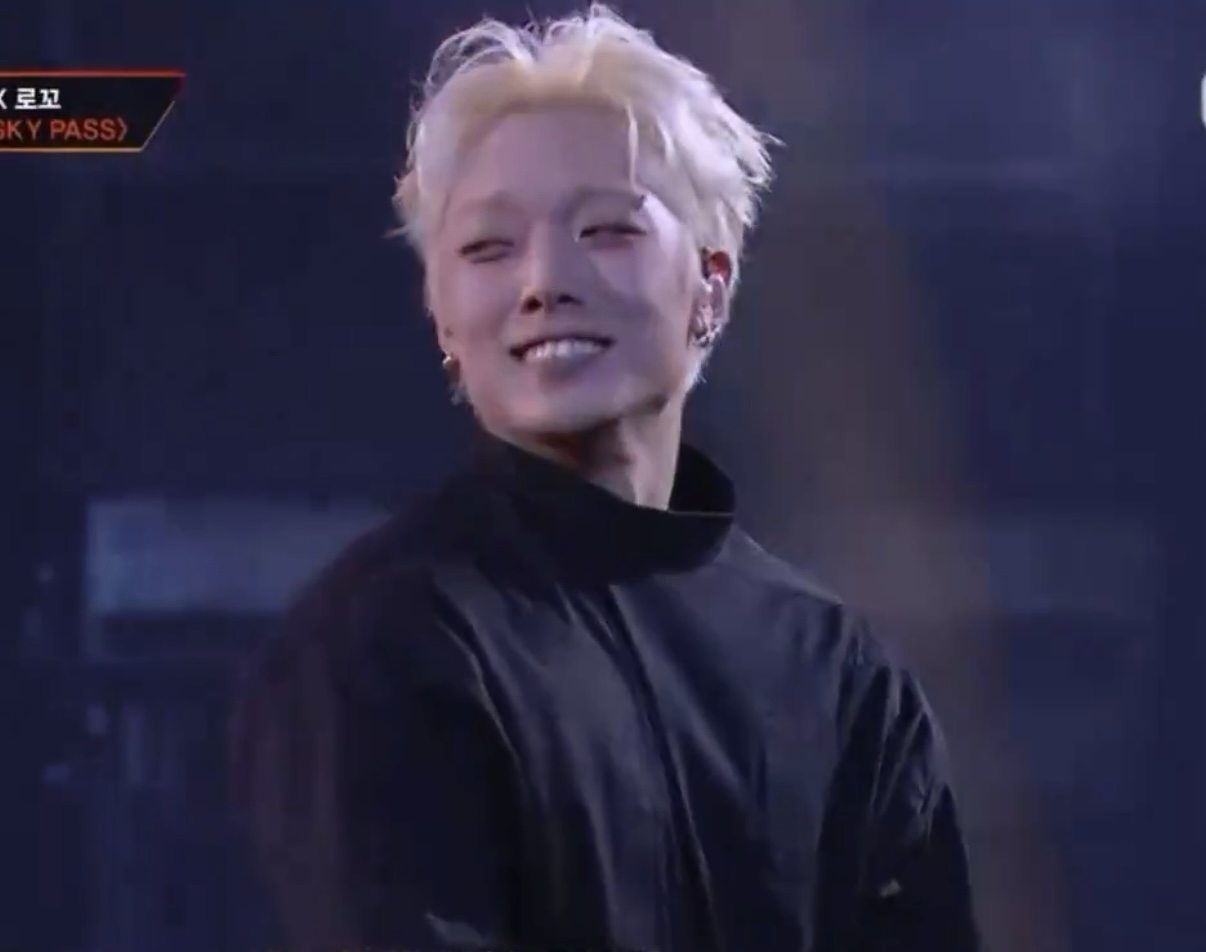 A moment captured by BOBBY (iKON)'s fan