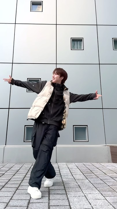 Behind-the-scenes cut of Hui (PENTAGON)