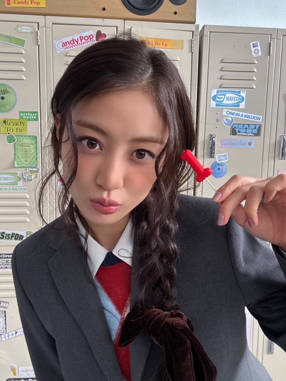 Latest photo of Jihyo (TWICE)