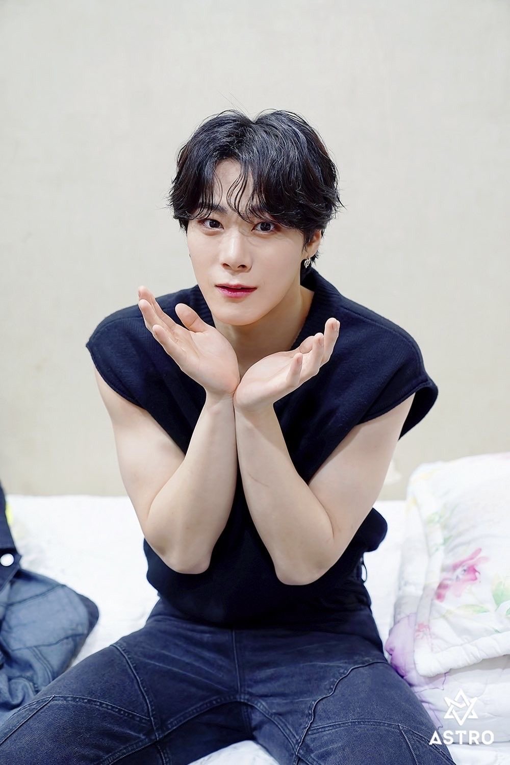 Behind-the-scenes cut of Moonbin (ASTRO)