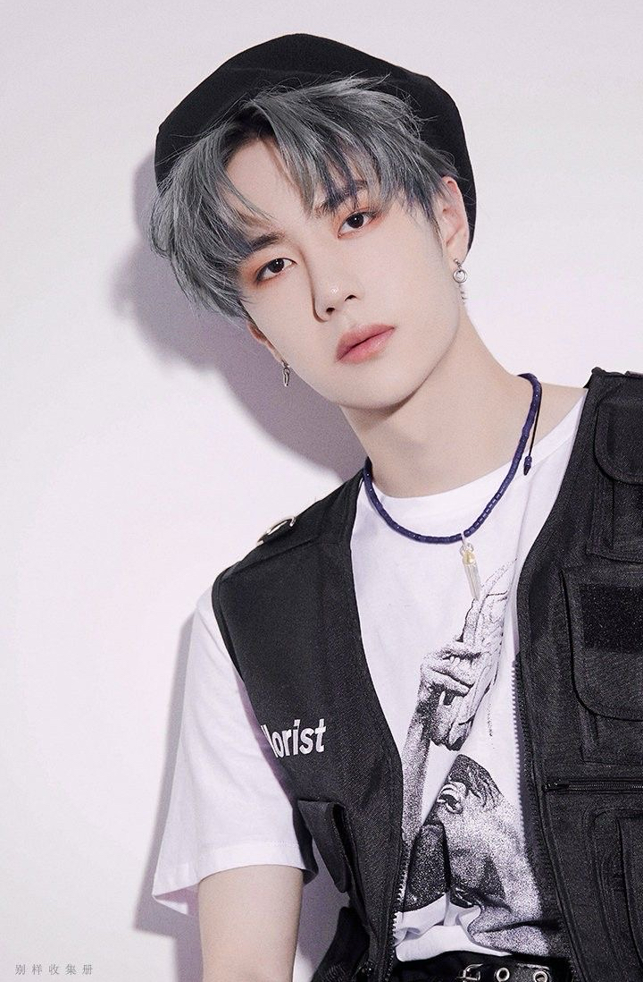 A moment captured by Wang Yibo's fan