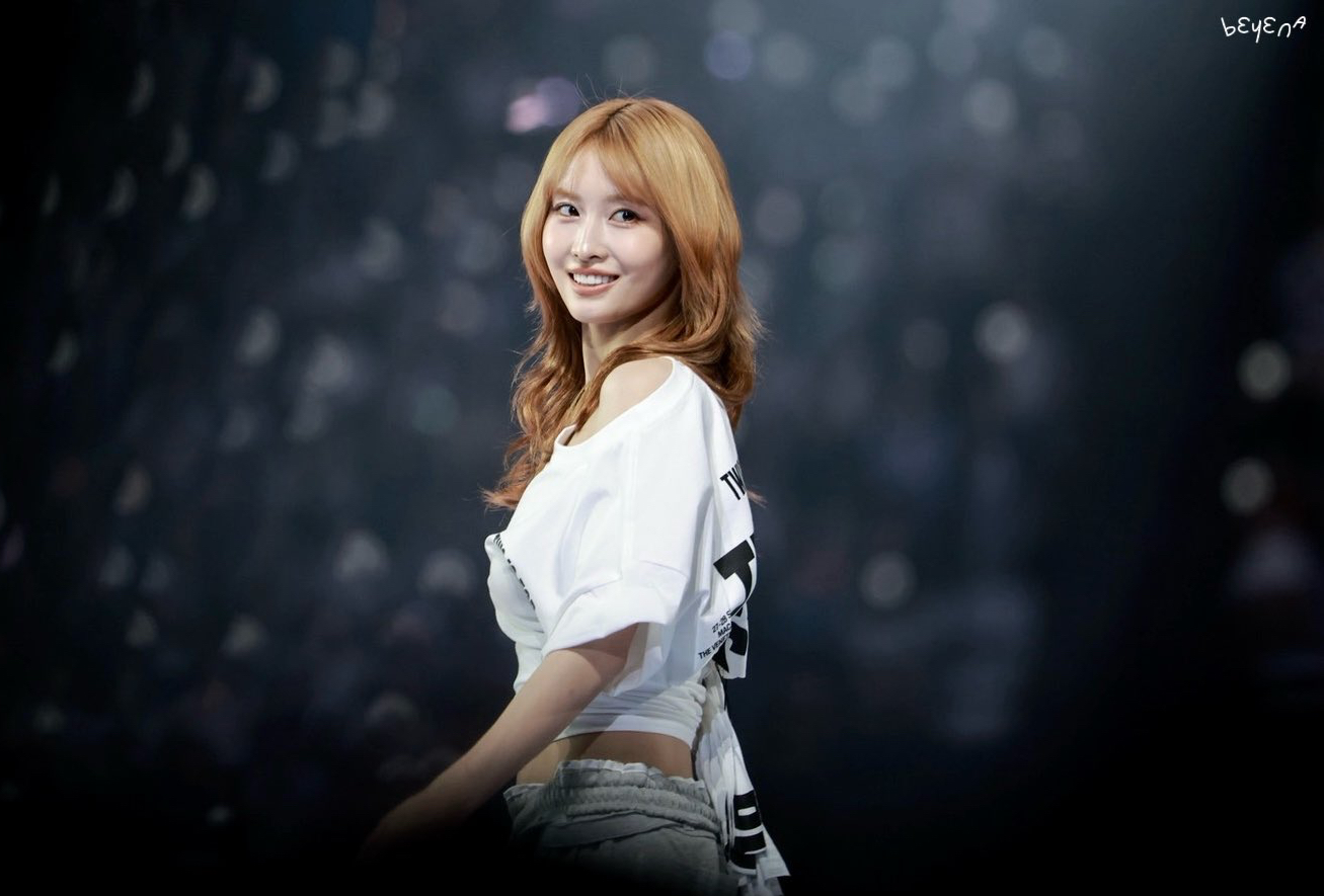 모모 (TWICE)의 비하인드 컷