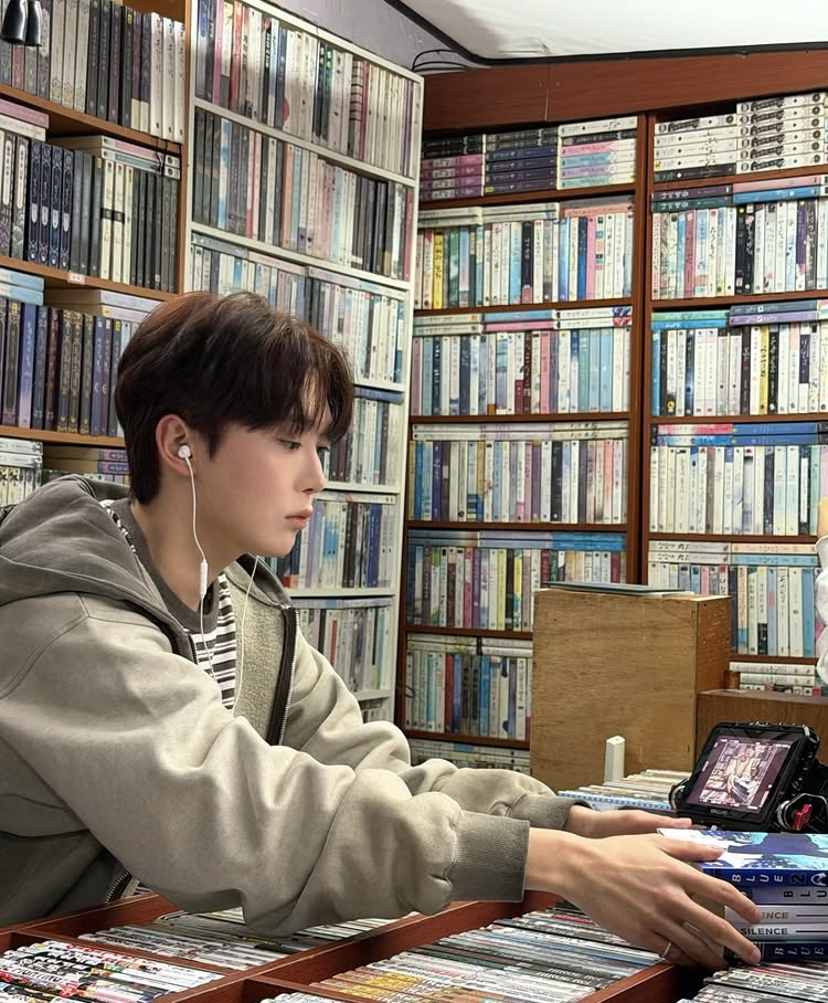 Recent activity shot of Seungkwan (SEVENTEEN)