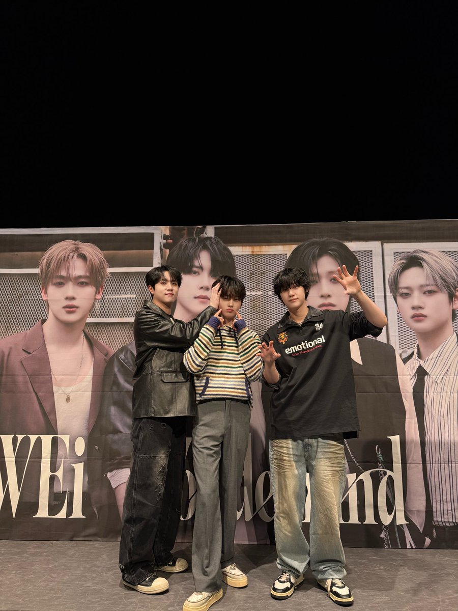 A moment captured by WEi's fan