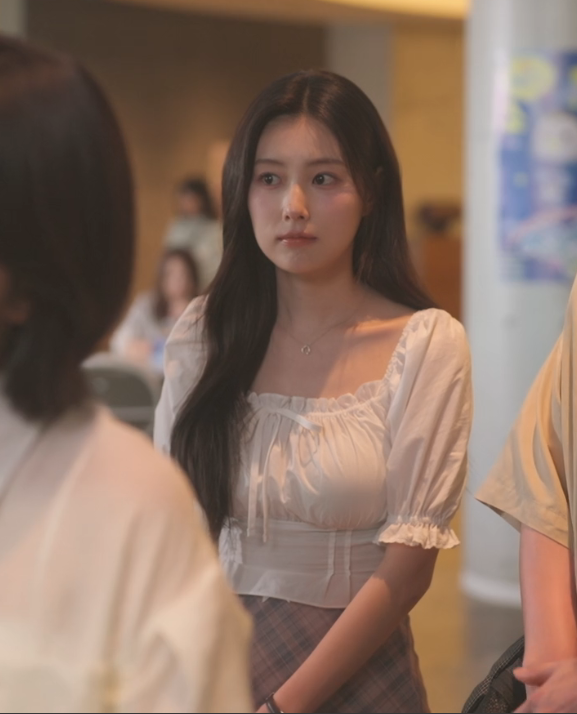 A moment captured by Kang Hyewon's fan