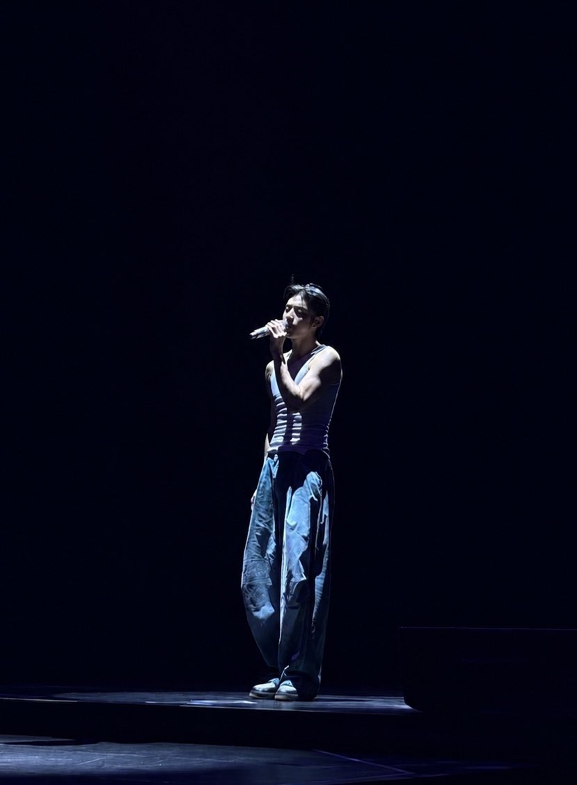 A moment captured by Kim Jiwoong (ZEROBASEONE)'s fan