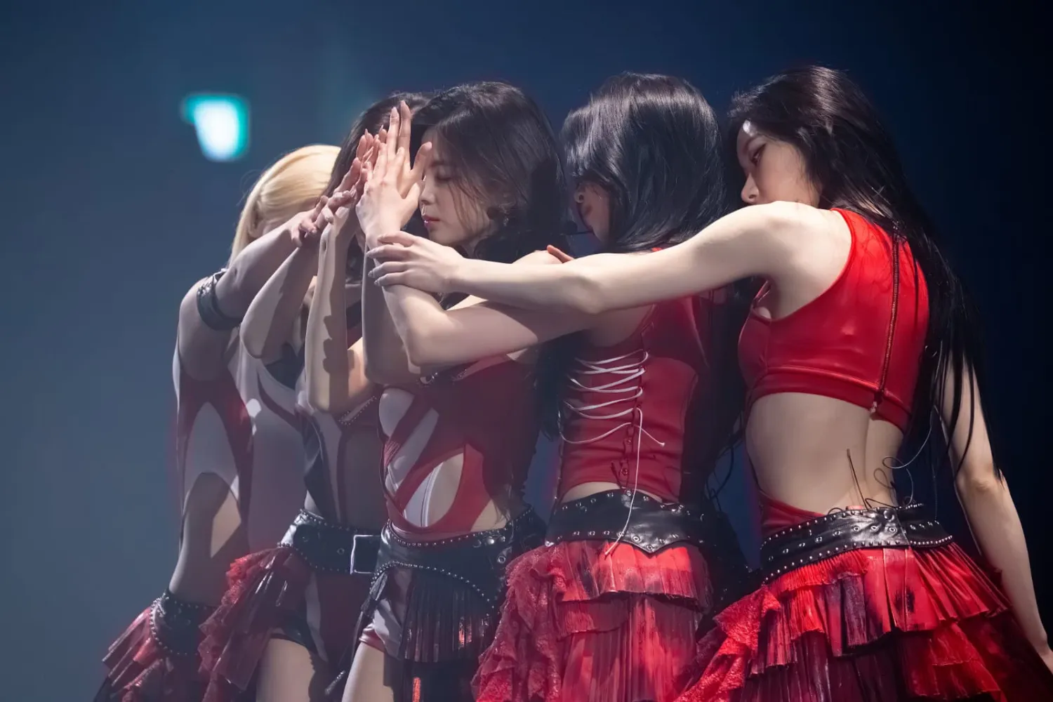 ITZY의 비하인드 컷