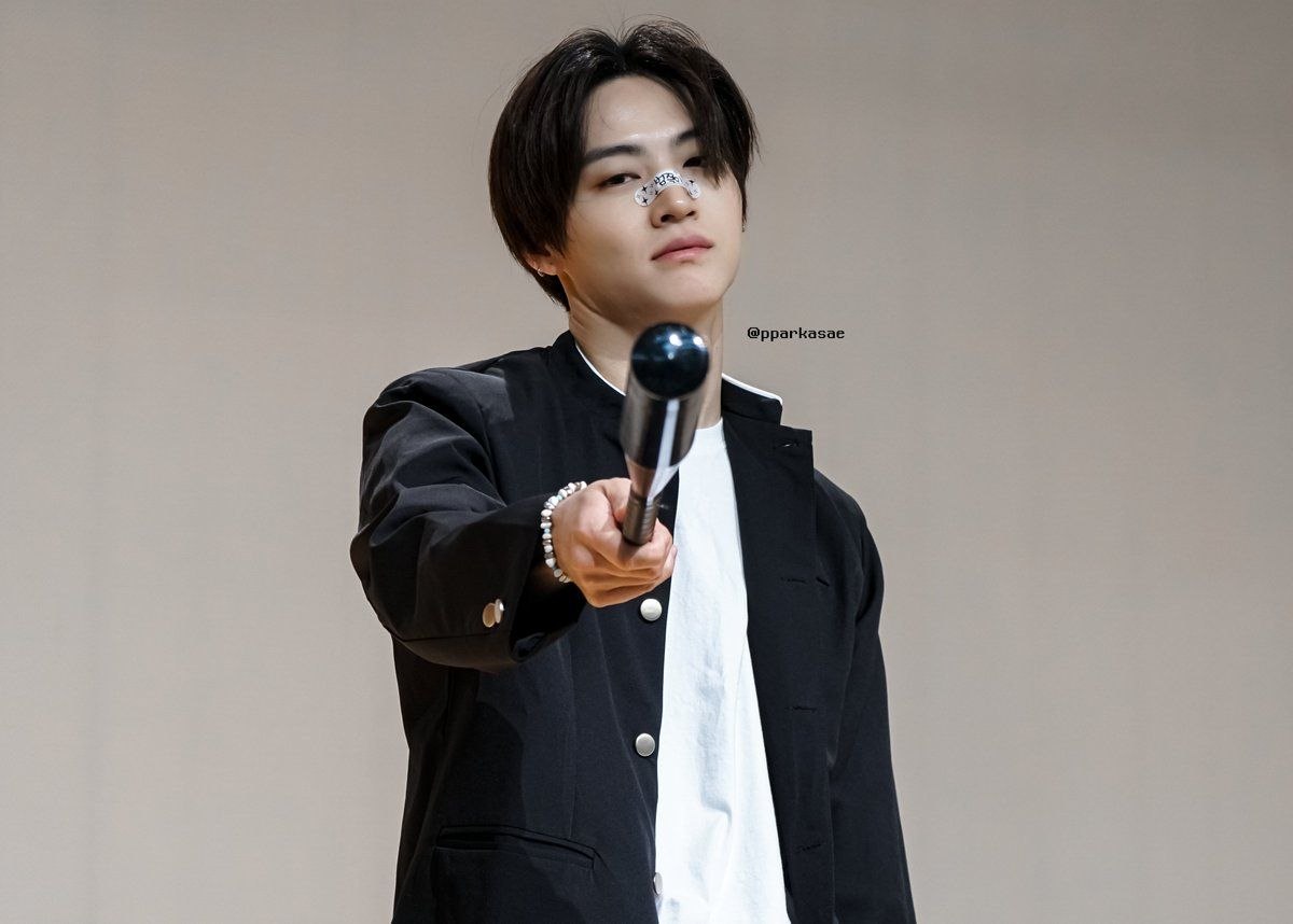 Latest photo of JAY B (GOT7)