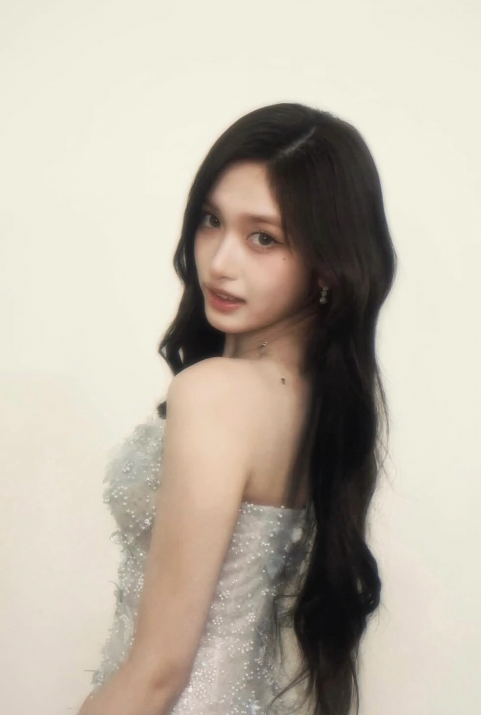 Trending idol content in the community