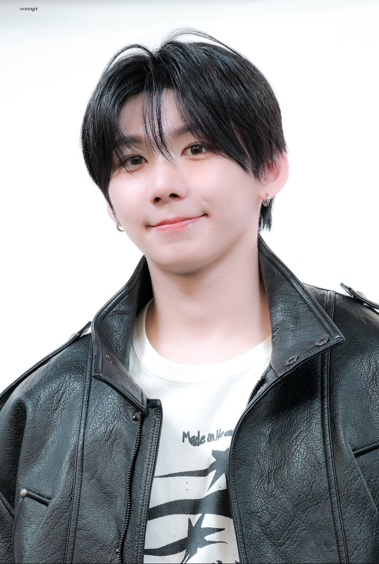 A moment captured by Park Han (AHOF)'s fan