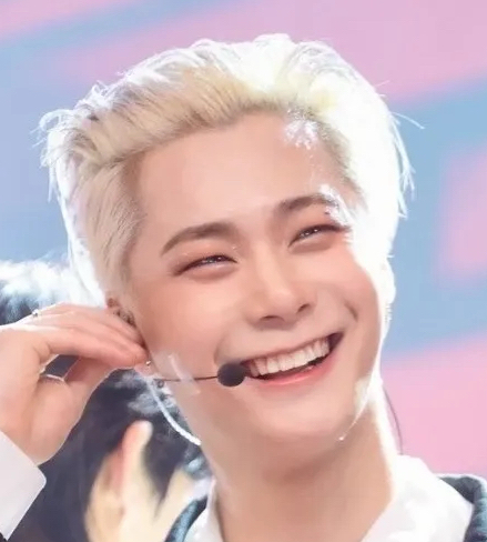 A moment captured by Moonbin (ASTRO)'s fan