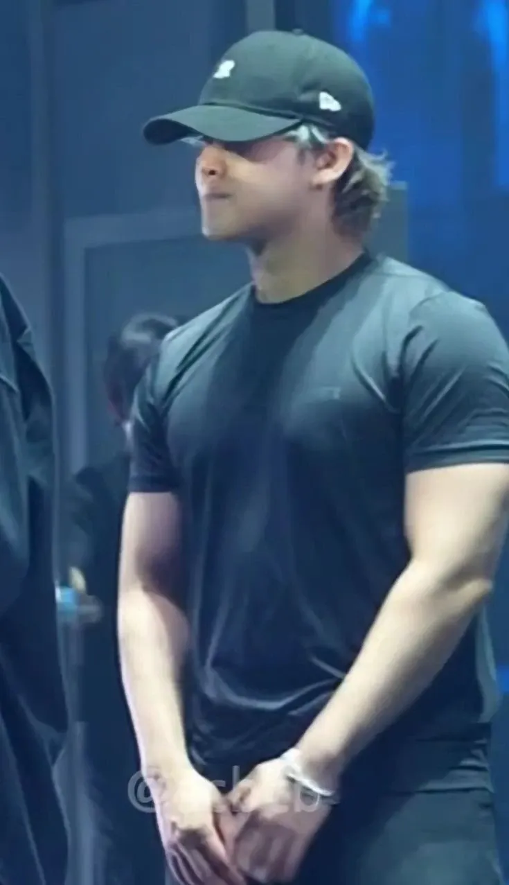 A heartfelt wallpaper shared by Changbin (Stray Kids)'s fans