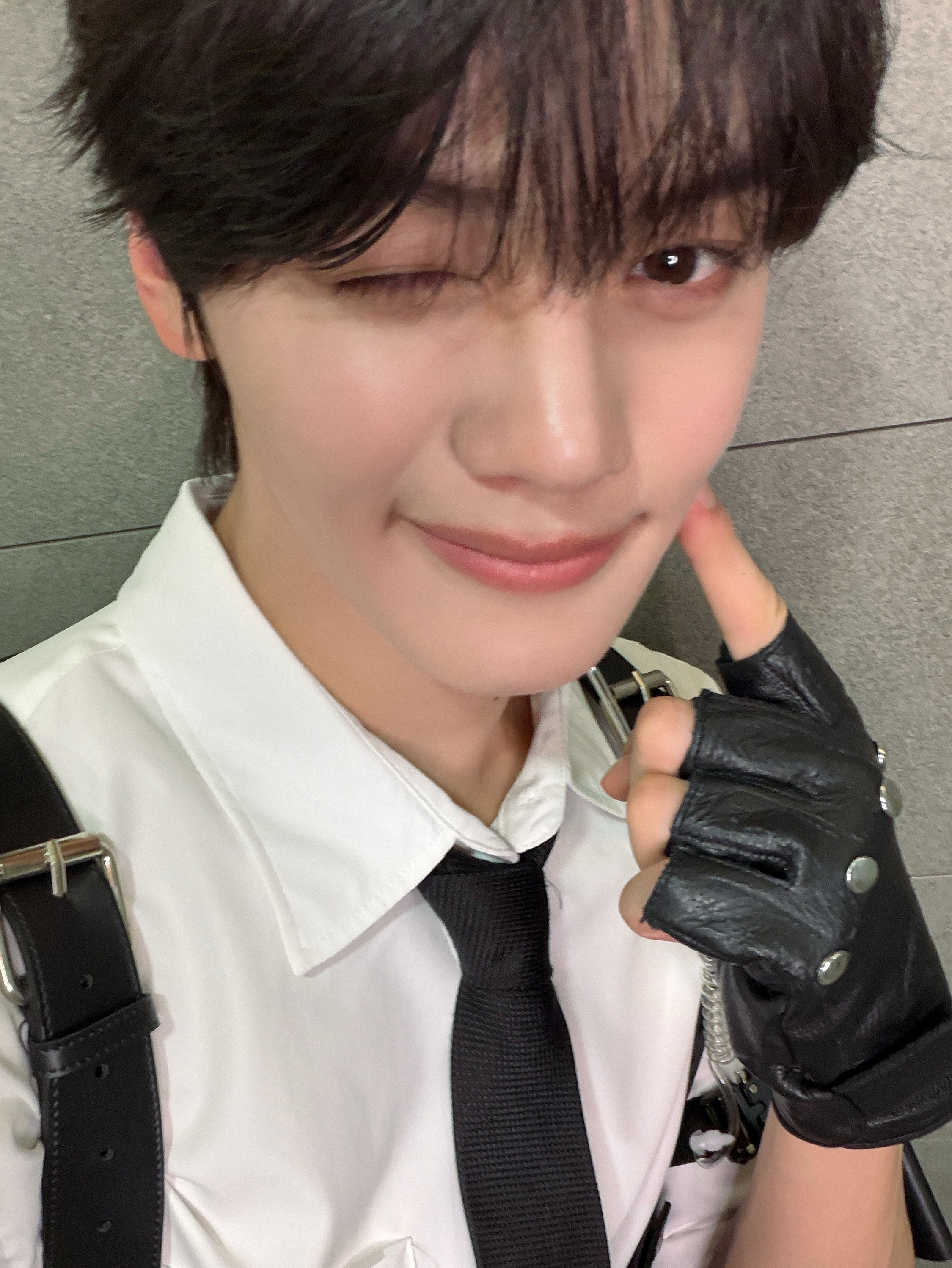 A moment captured by Kim Gyuvin (AND2BLE)'s fan