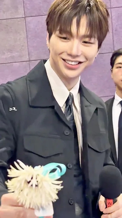 강다니엘의 비하인드 컷