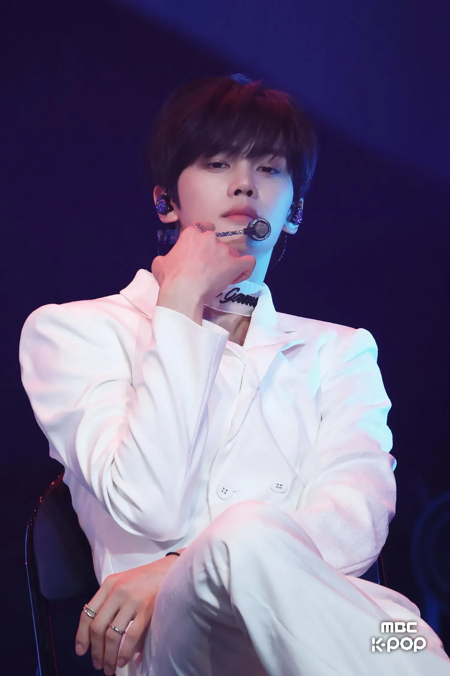 A moment captured by Kim Gyuvin's fan