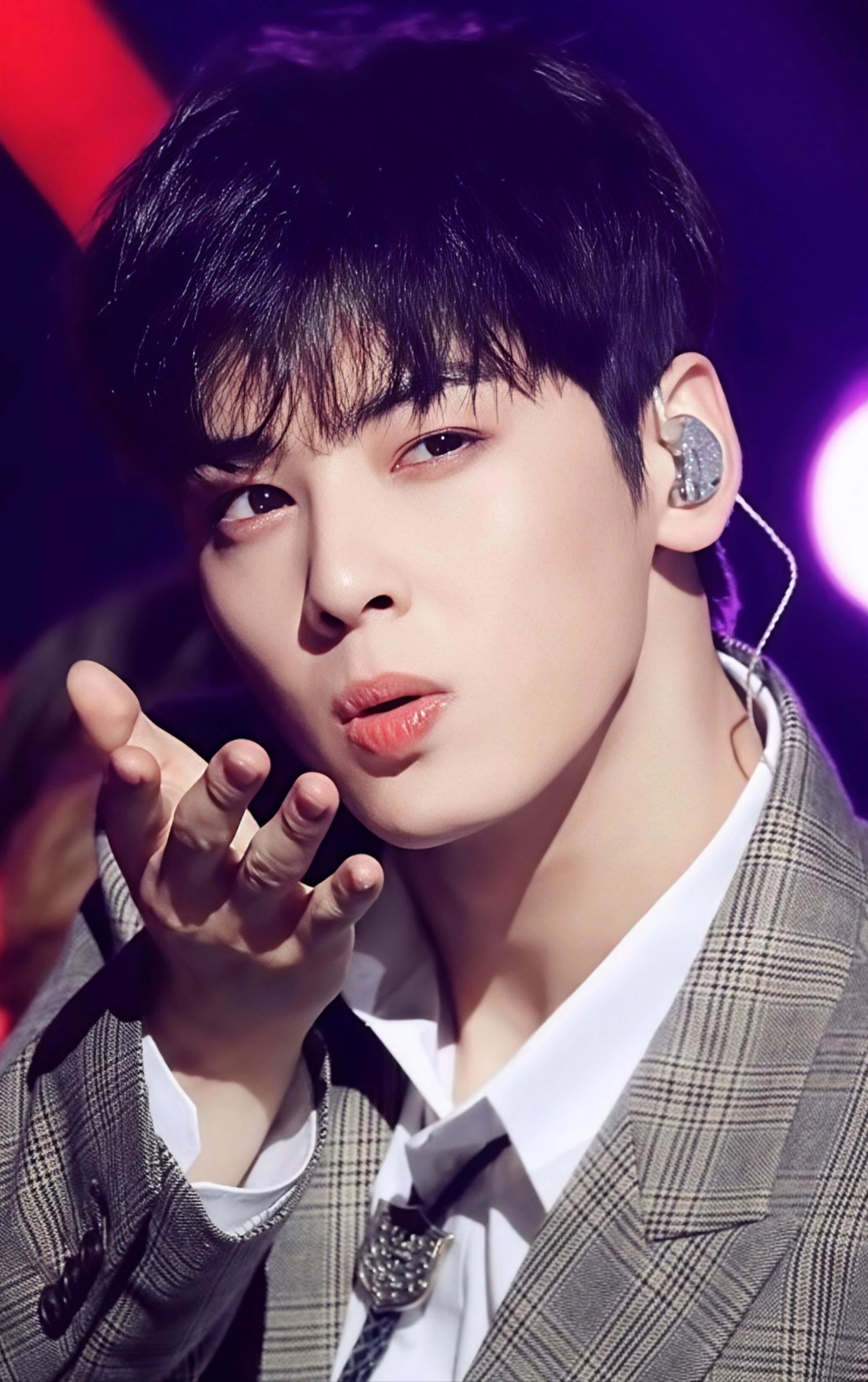 Recent activity shot of Eunwoo (ASTRO)