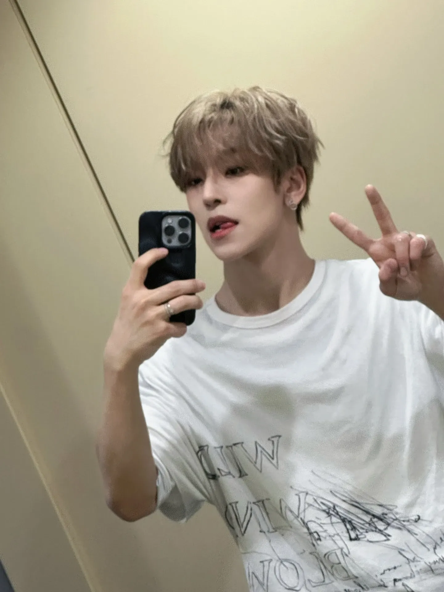 Behind-the-scenes cut of He Xinlong (ALPHA DRIVE ONE)