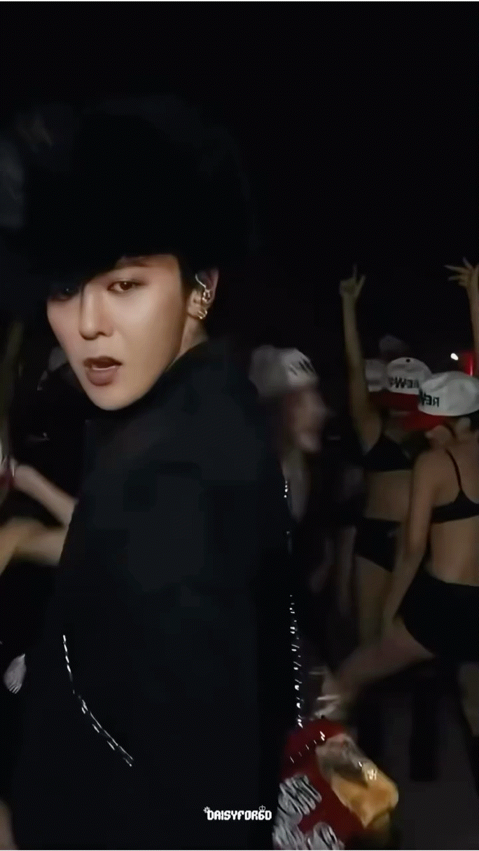 Latest photo of G-DRAGON (BIGBANG)