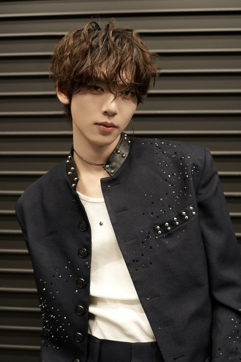 Behind-the-scenes cut of Han Yujin