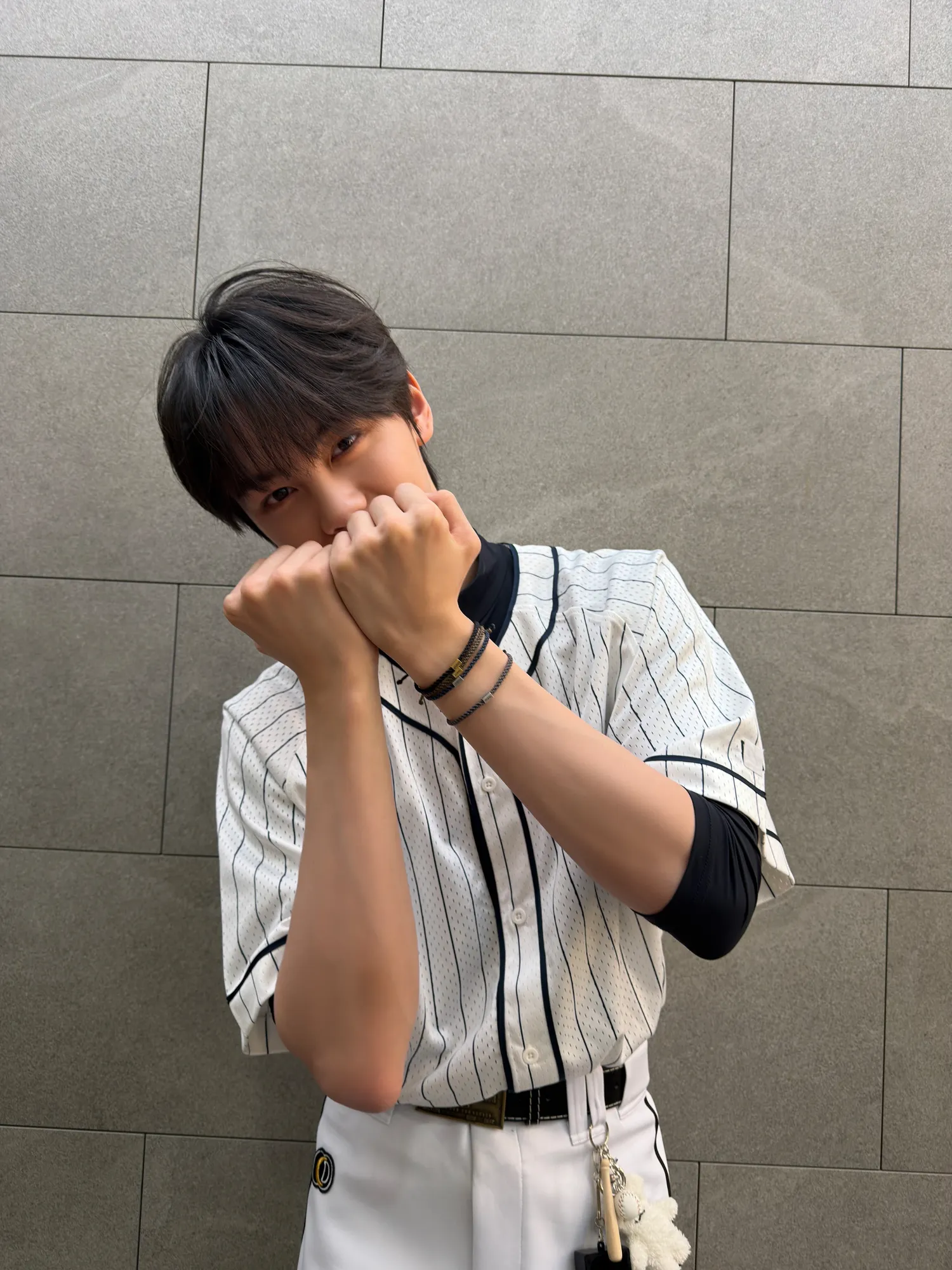 Behind-the-scenes cut of Kim Gyuvin