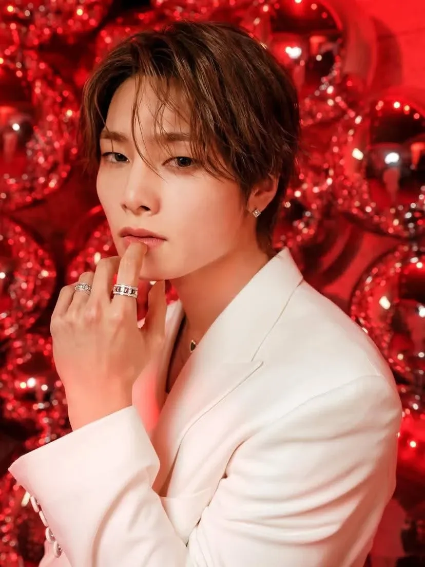 Behind-the-scenes cut of I.N (Stray Kids)