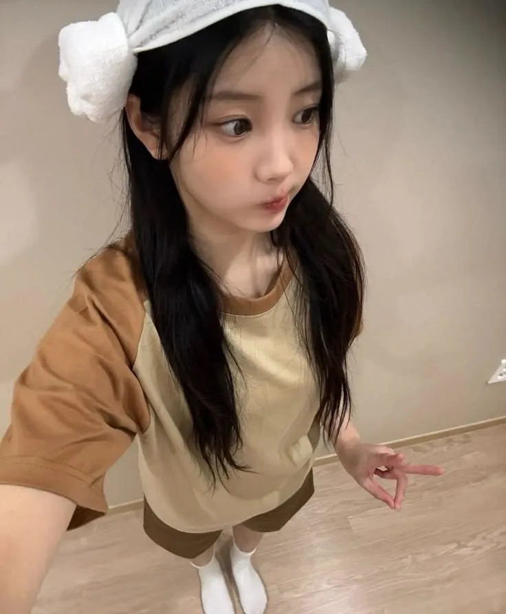 Behind-the-scenes cut of Wonhee (ILLIT)