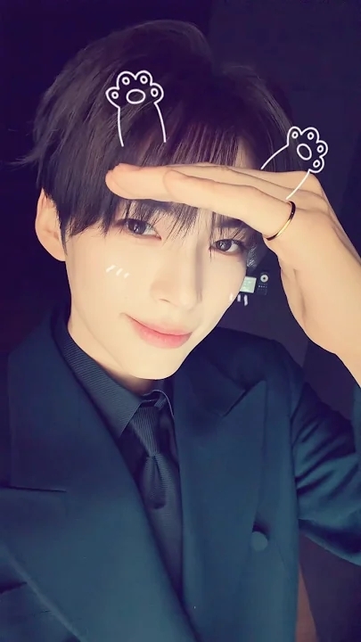 A heartfelt wallpaper shared by Sung Hanbin (ZEROBASEONE)'s fans