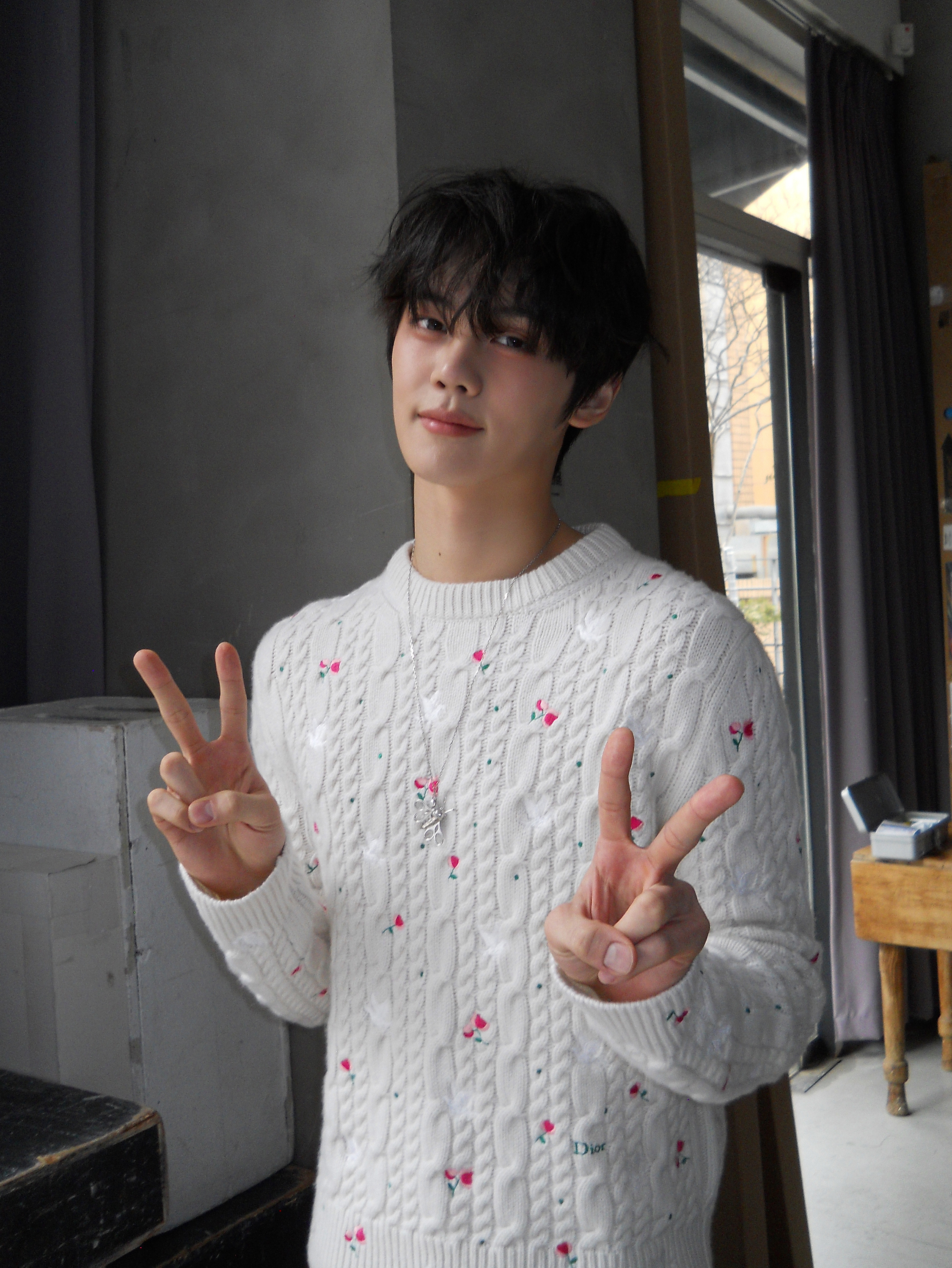 Behind-the-scenes cut of Kim Gyuvin