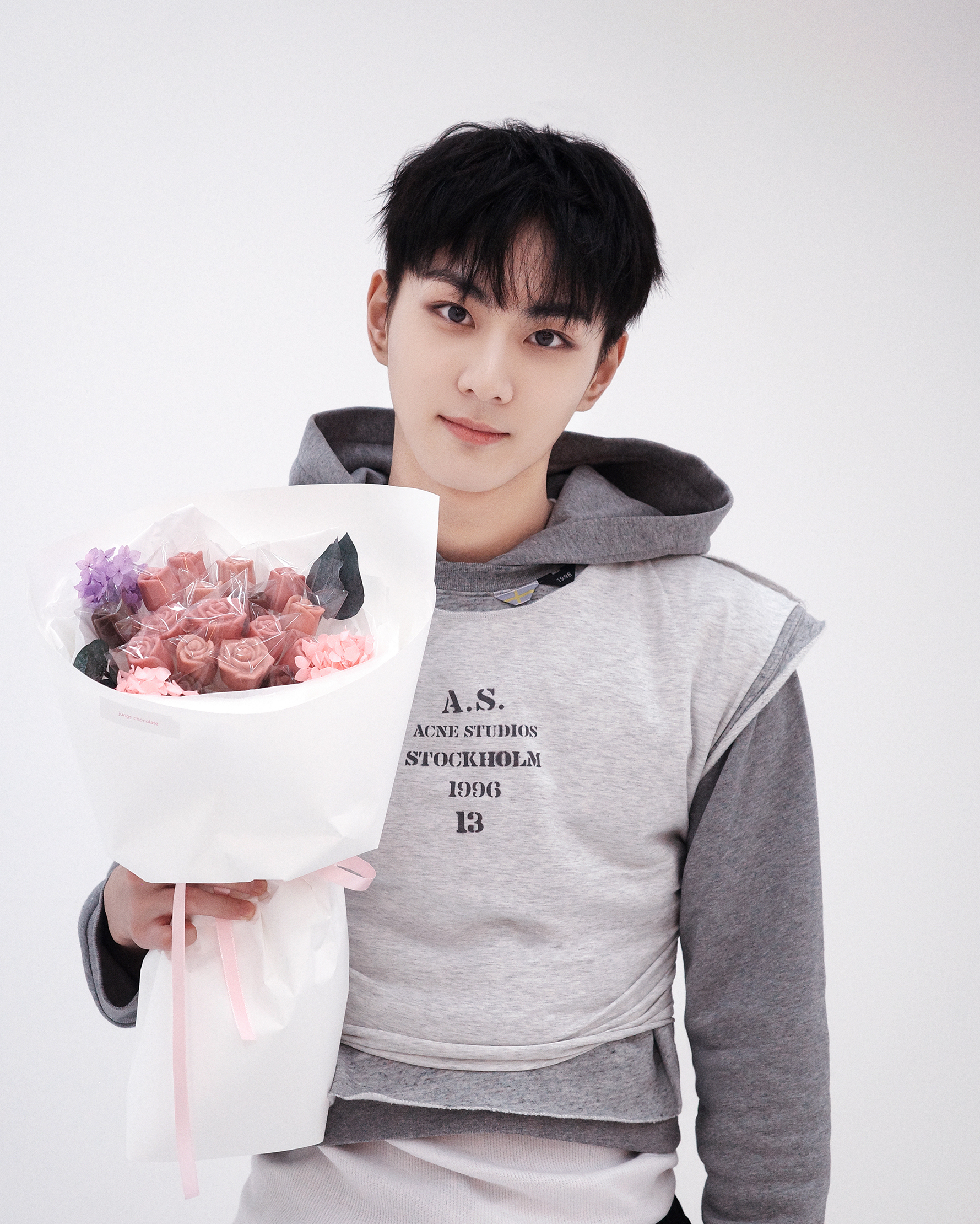 Latest photo of Jungwon (ENHYPEN)