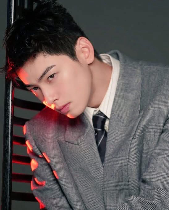 Latest photo of Eunwoo (ASTRO)