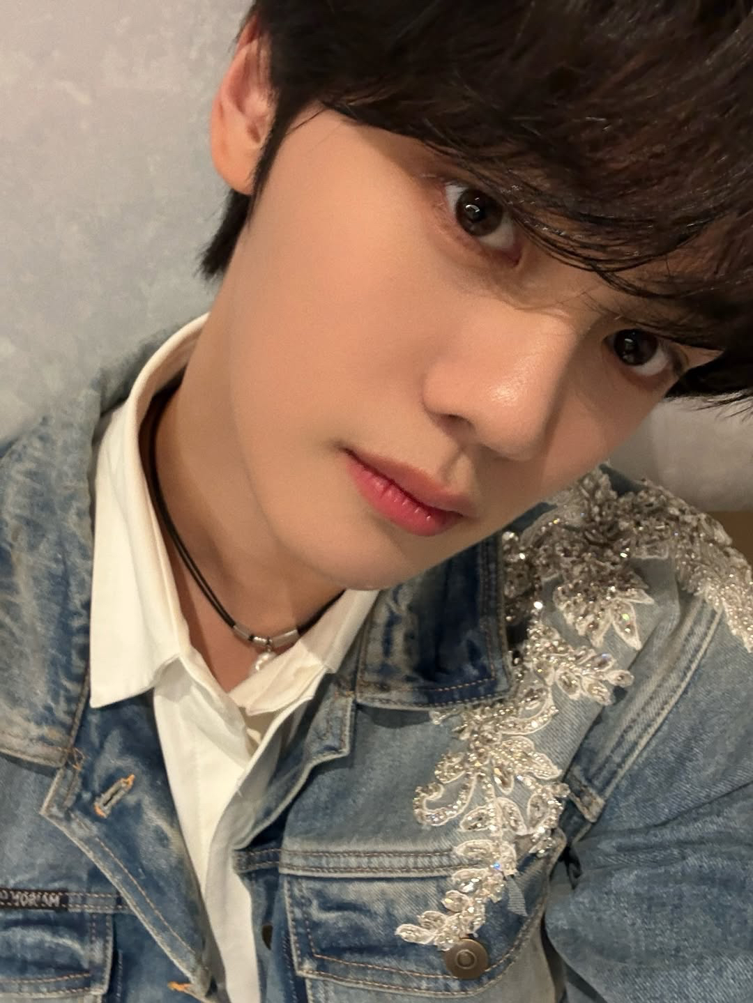 Recent activity shot of Kim Gyuvin (ZEROBASEONE)