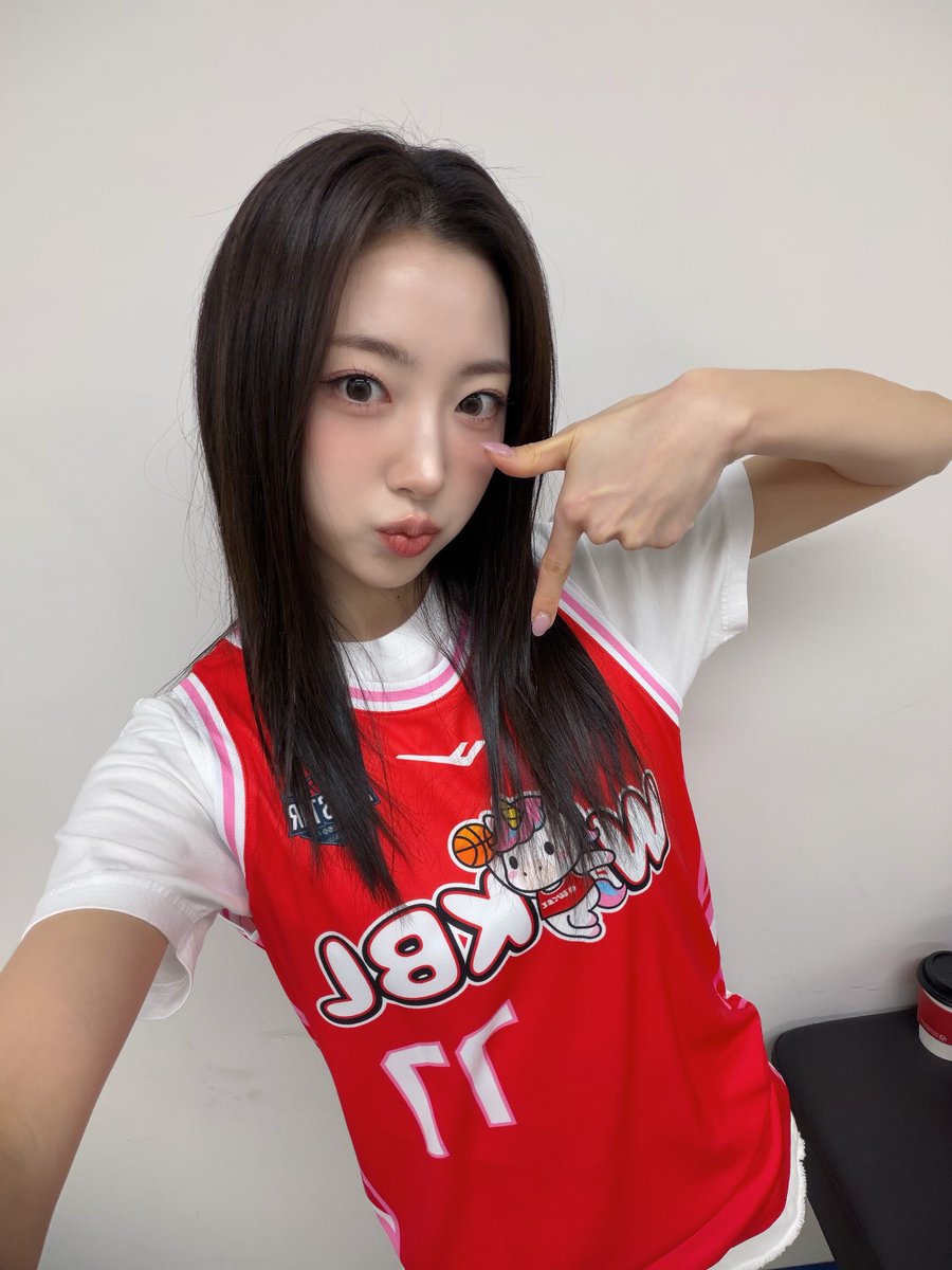 Behind-the-scenes cut of H1-KEY